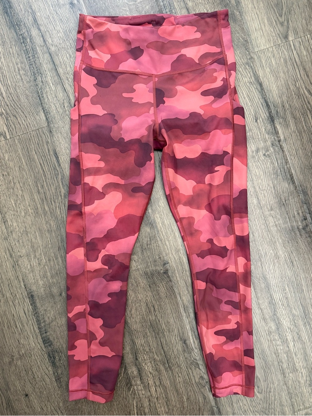 Athleta Ultimate Stash Red Pink Camo Printed 7/8 Tight Leggings Size Small